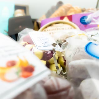 Korb mit Süßigkeiten